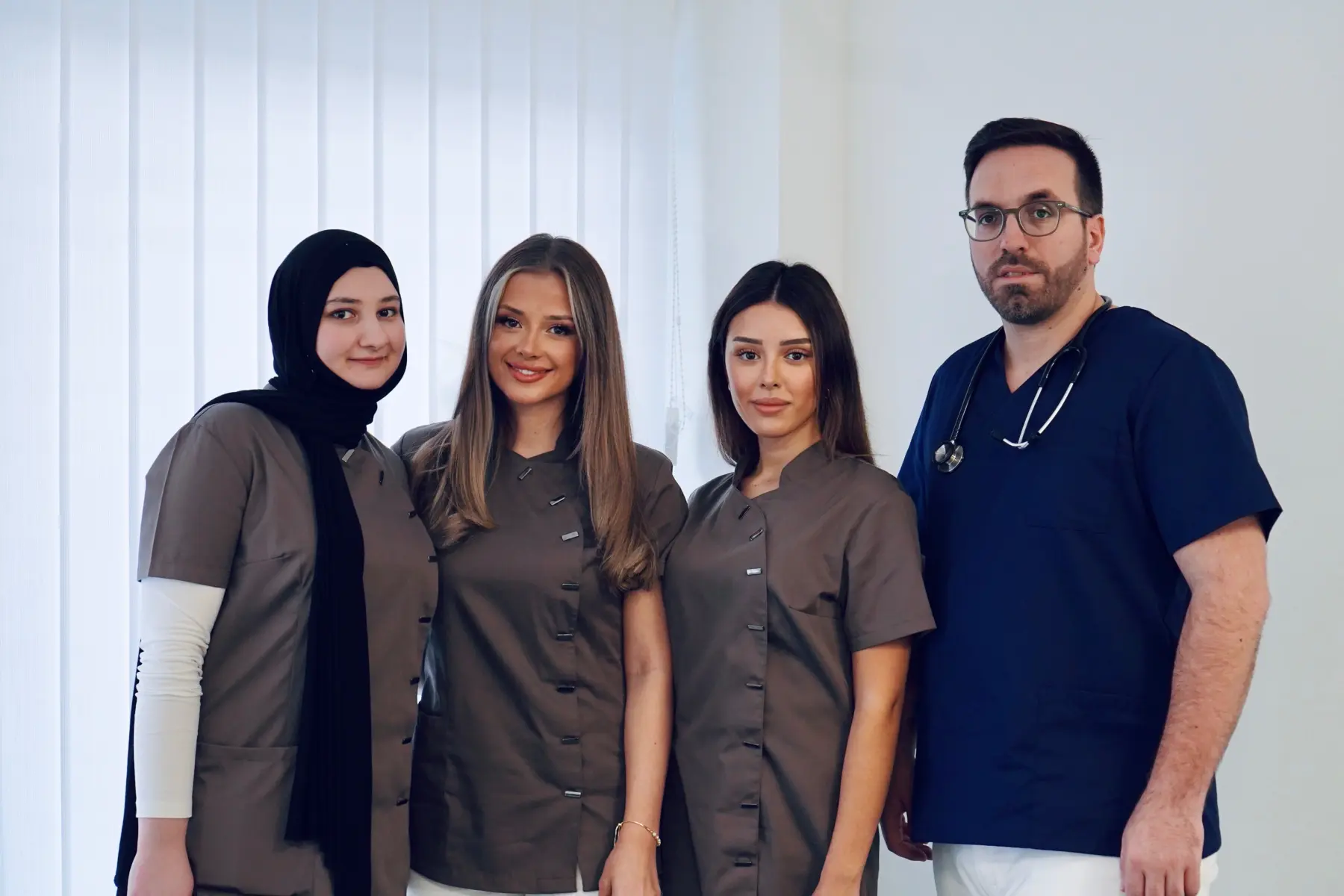Gruppe von Ärzten in der Klinik